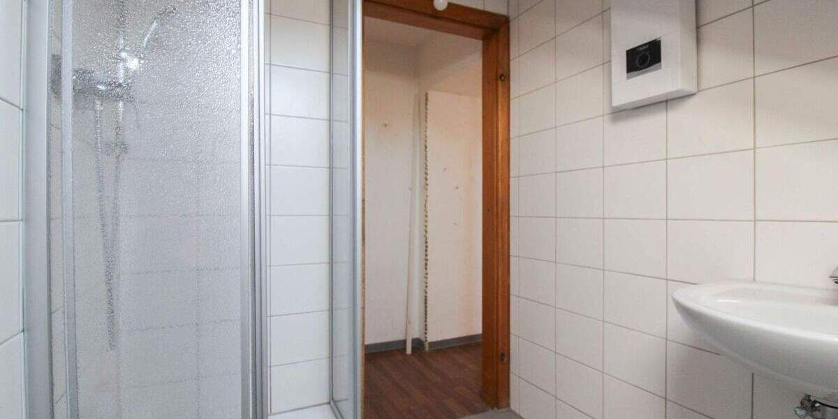 Erst anpacken, dann genießen: Gestaltbare Dachgeschosswohnung in Sackgassenlage 2 zimmer