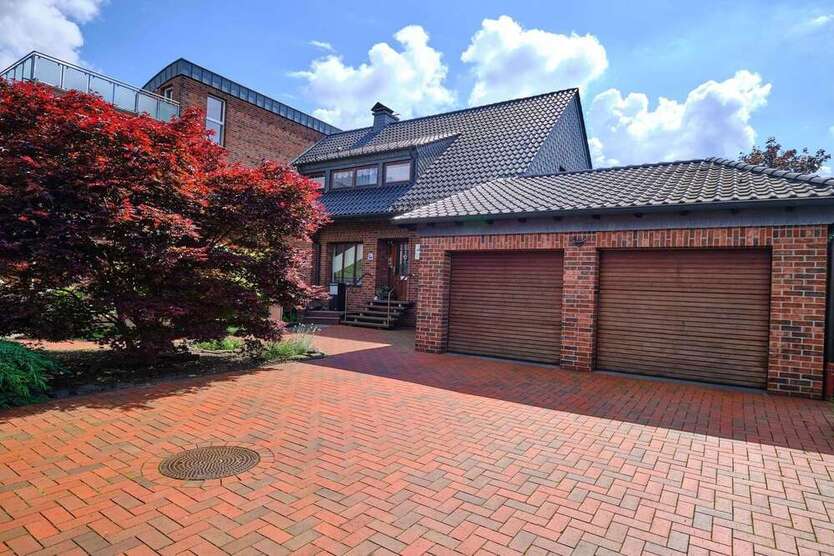 Haus zum Kaufen in Oberhausen 780.000 € 236 m²