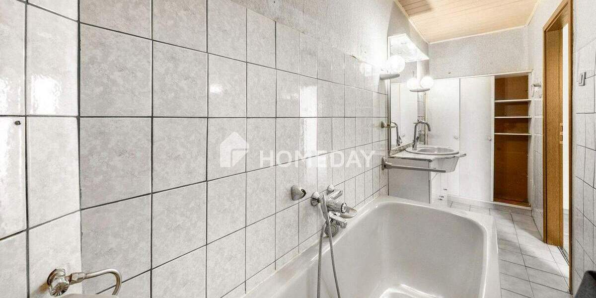 Charmante Doppelhaushälfte mit ELW, Garten & Vermietungspotenzial - idyllisch wohnen in ruhiger Lage 6 zimmer