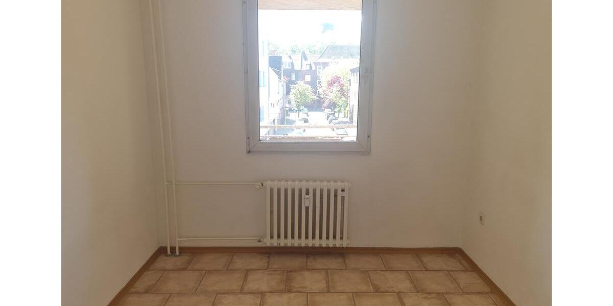 4-Zimmer-Wohnung im 2. OG mit Balkon zu vermieten! 1 Nettokaltmiete frei (2. Monat) 4 zimmer