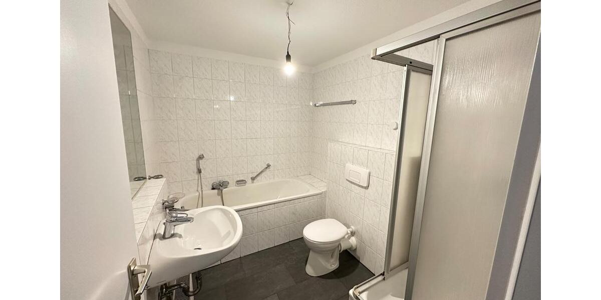 HELL UND FREUNDLICHE 4,5 ZIMMER WOHNUNG | MIT BALKON UND GÄSTE-WC | GEMÜTLICHER PARKETTBODEN 4.5 zimmer