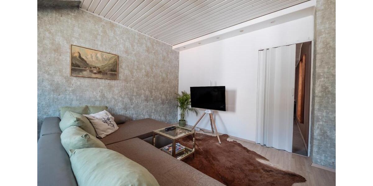 Dachgeschoßwohnung Essen Stadtbezirk VIII - 2 Zimmer, 65 m&sup2;, 1.100&euro; | Angebot:26149272