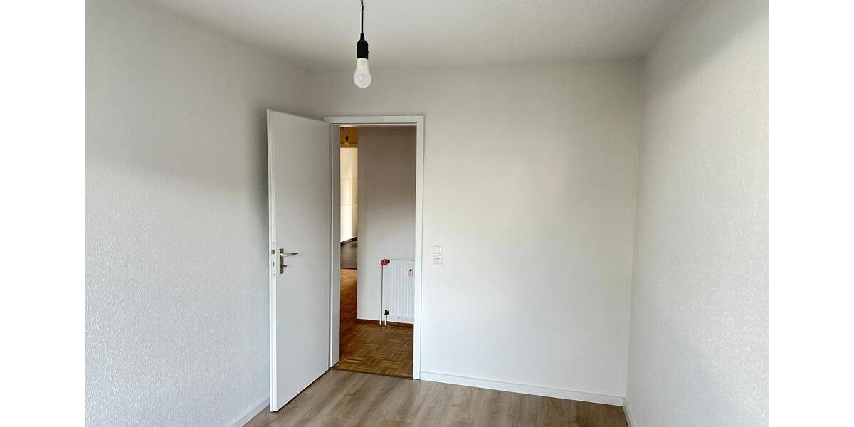 HELL UND FREUNDLICHE 4,5 ZIMMER WOHNUNG | MIT BALKON UND GÄSTE-WC | GEMÜTLICHER PARKETTBODEN 4.5 zimmer