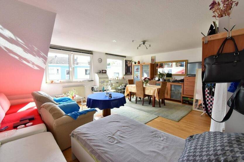 Duissern: Moderne & möblierte 2-Zimmer-ETW mit Parkett, Energieeffizienzklasse C & Top-Lage