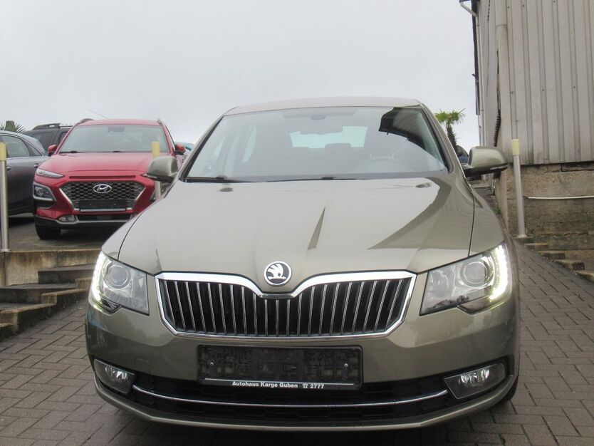 Skoda Superb 114.807 km 12.990 € Herne 44653