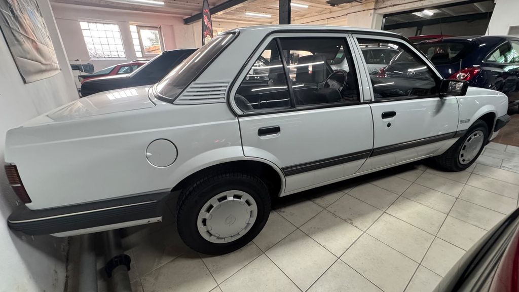 Opel Ascona 49.000 km 5.890 &euro; Oberhausen 46119