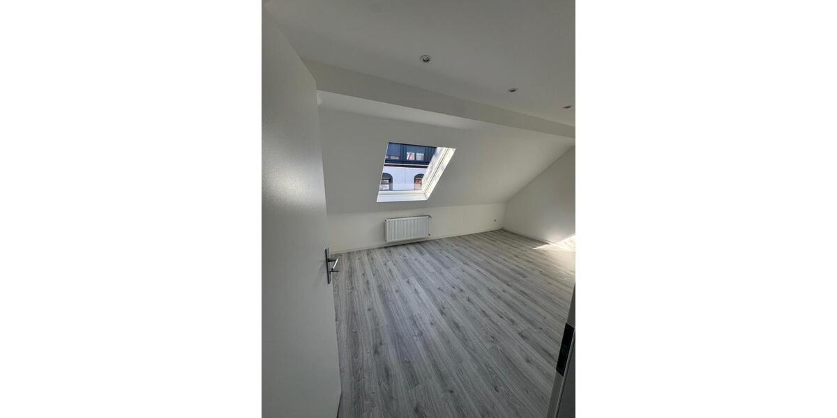 Dachgeschoßwohnung Essen Stadtbezirk VII - 4.5 Zimmer, 110 m&sup2;, 995&euro; | Angebot:25180557