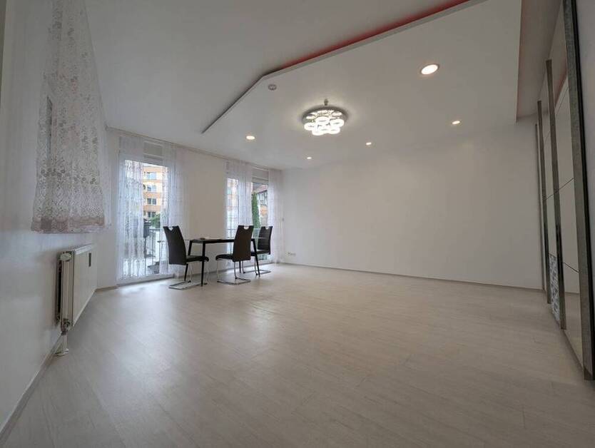 *** Gut geschnittene und helle Wohnung mit gesichertem Stellplatz in Citylage ***