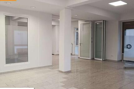 Raum für Visionen – stilvolle Gewerbeimmobilie mit Glasfront und Charakter zimmer