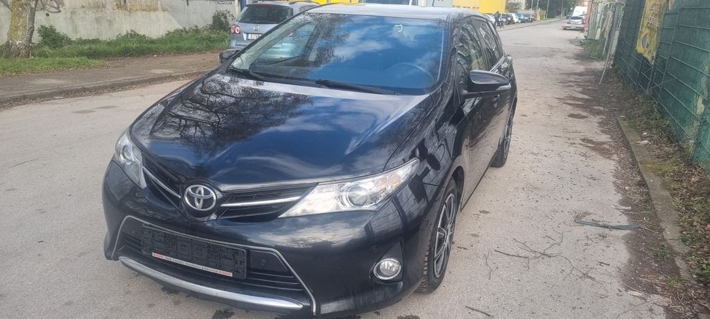 Toyota Auris 280.505 km 5.500 &euro; Essen 45326