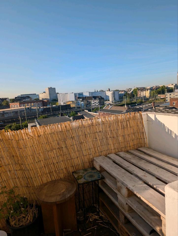 Tolles WG-Zimmer mit Balkonzugang in zentraler Lage