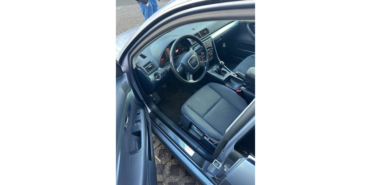 Audi A4 (B7) 230.000 km 2.500 &euro; Wuppertal 42275