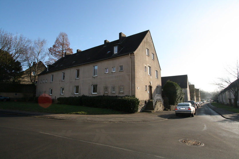 DREIFAMILIENHAUS IN GLADBECK – BALKON – TERRASSE – GARTEN - GARAG
