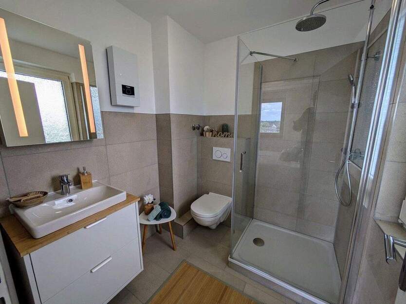 Großzügige 4-Zimmer-Wohnung mit Einbauküche in Toplage in Duisburg-Neudorf (ohne Provision) 4 zimmer