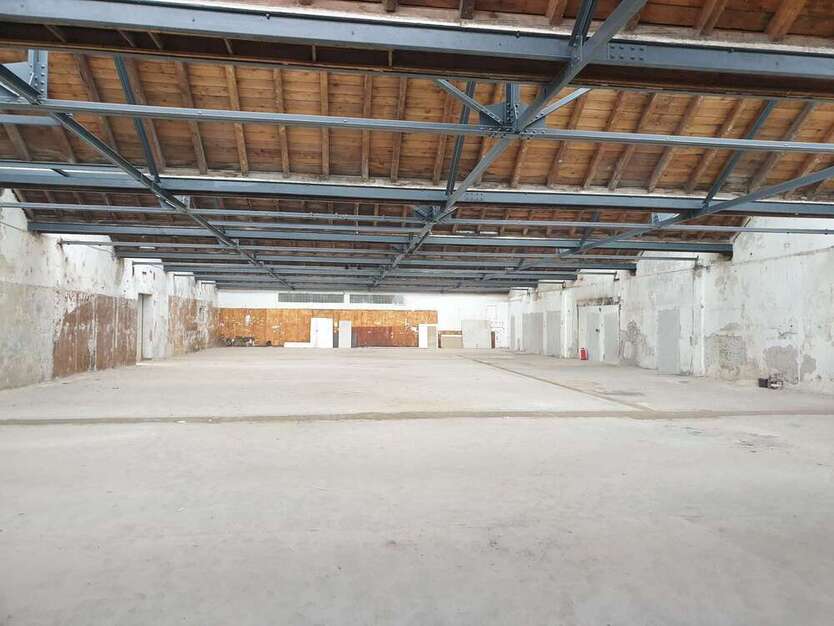 Halle in Wuppertal 4.023 € 894 m²