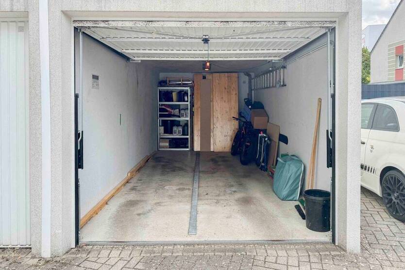 Modernes Reihenmittelhaus mit kleinem Garten und Einzelgarage in Ratingen - KfW 70 Effizienz!