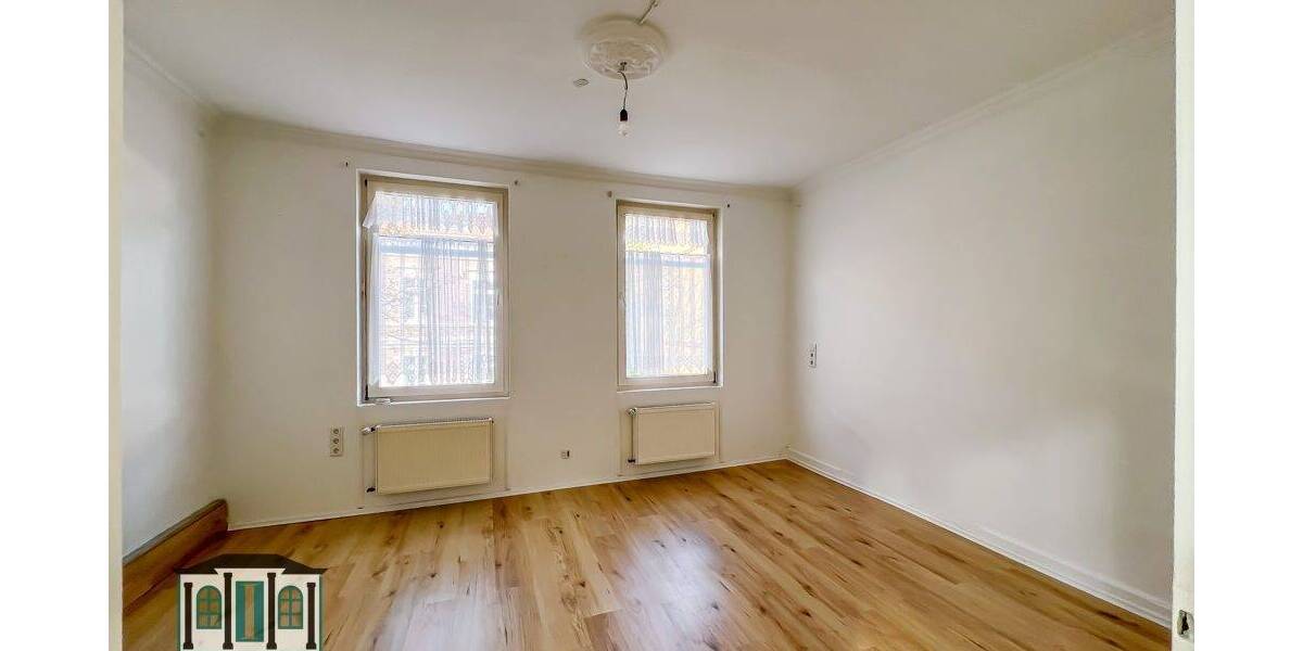 Denkmalschutz trifft Investitionschance: Dreiparteienhaus mit Entwicklungspotenzial 1 zimmer