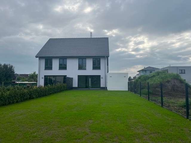 Einfamilienhaus Voerde (Niederrhein) - 3 Zimmer, 137 m&sup2;, 1.715&euro; | Angebot:26834553