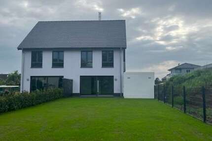 Haus Voerde (Niederrhein) - 3 Zimmer, 137 m&sup2;, 1.715&euro; | Angebot:26834553
