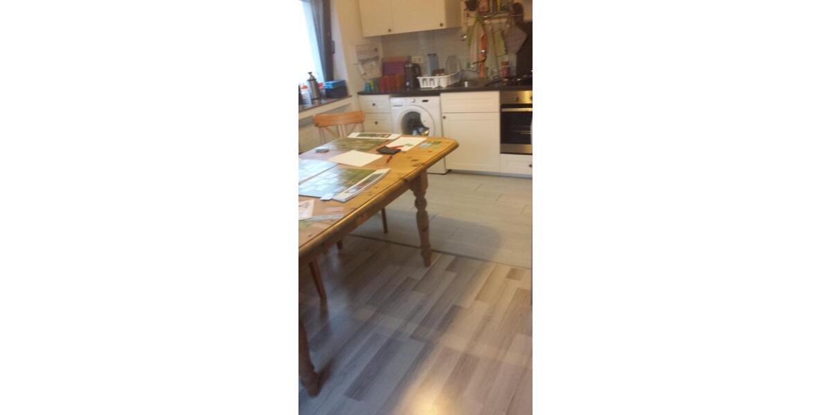 Mehrfamilienhaus mit 4 Garagen in guter Lage zimmer