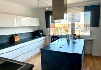 Moderne und lichtdurchflutete MaisonetteWohnung
