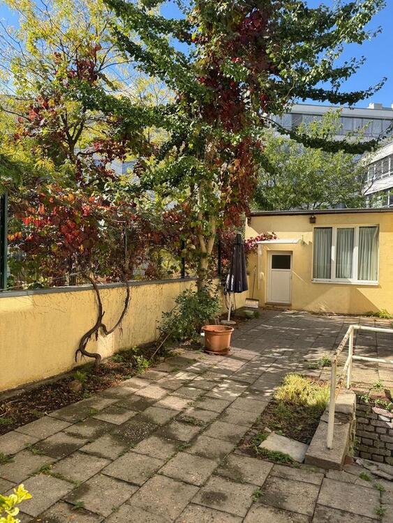Attraktives Mehrfamilienhaus mit Büroflächen