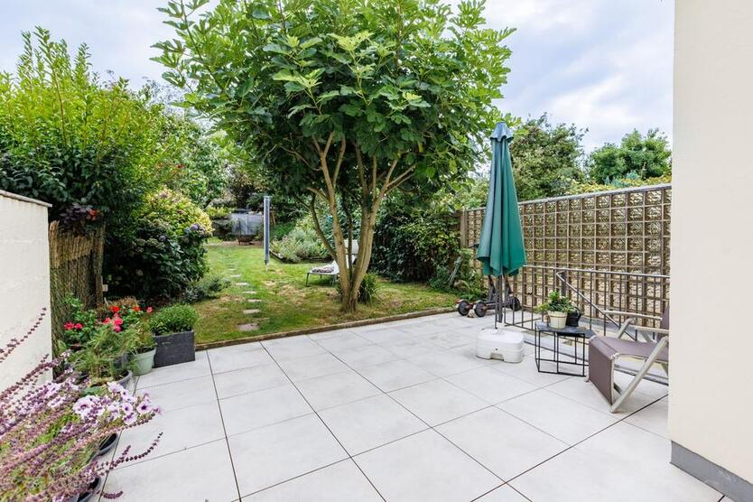 Schönes Reihenmittelhaus mit Garten und Garage in ruhiger Lage vo