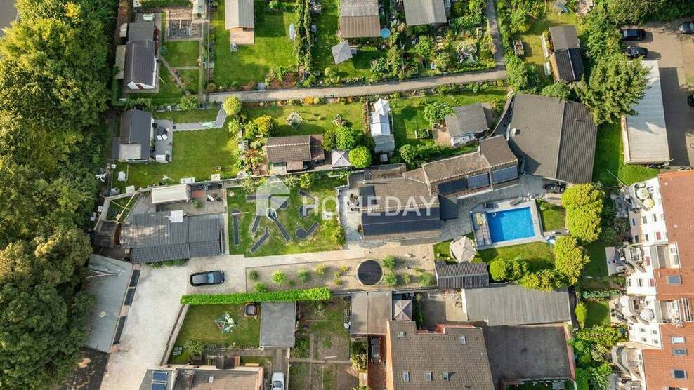 Zwei exklusive Einfamilienhäuser mit Pool, Sauna und außergewöhnlicher Ausstattung
