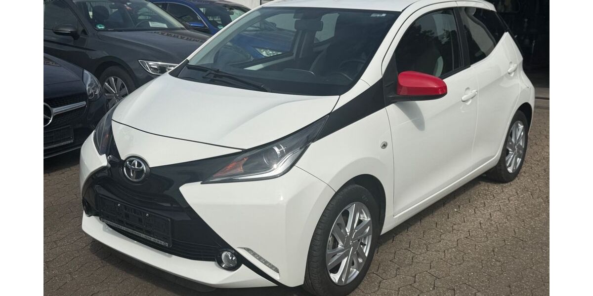 Toyota Aygo (X) 28.007 km 8.299 &euro; Heiligenhaus 42579