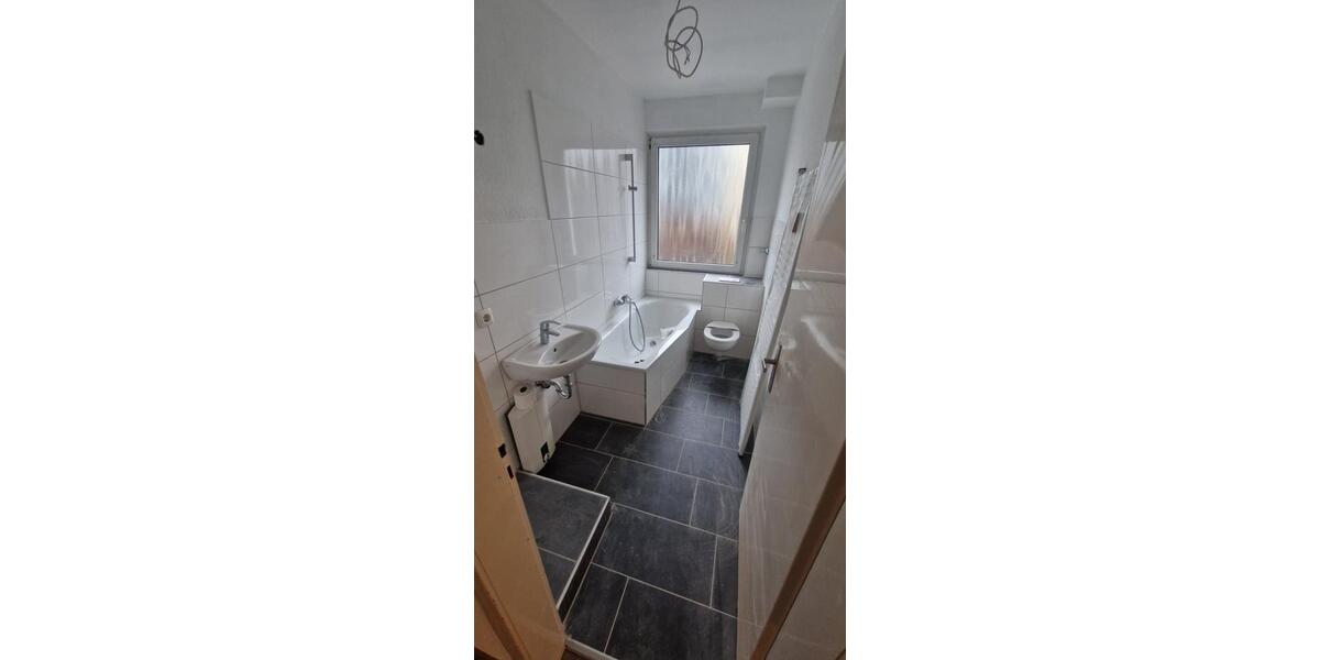 4,5 Raum Wohnung Frohnhausen 1.OG großer Süd-Balkon ruhige LageWG 4.5 zimmer