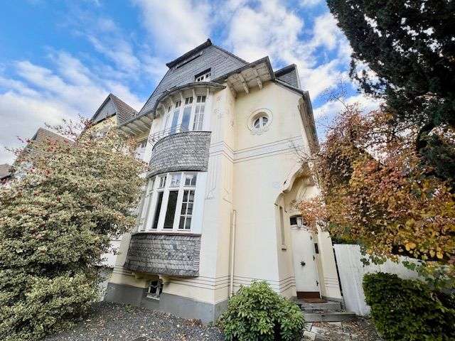 Haus zum Kaufen in Düsseldorf 1.590.000 € 352 m² 12 zimmer