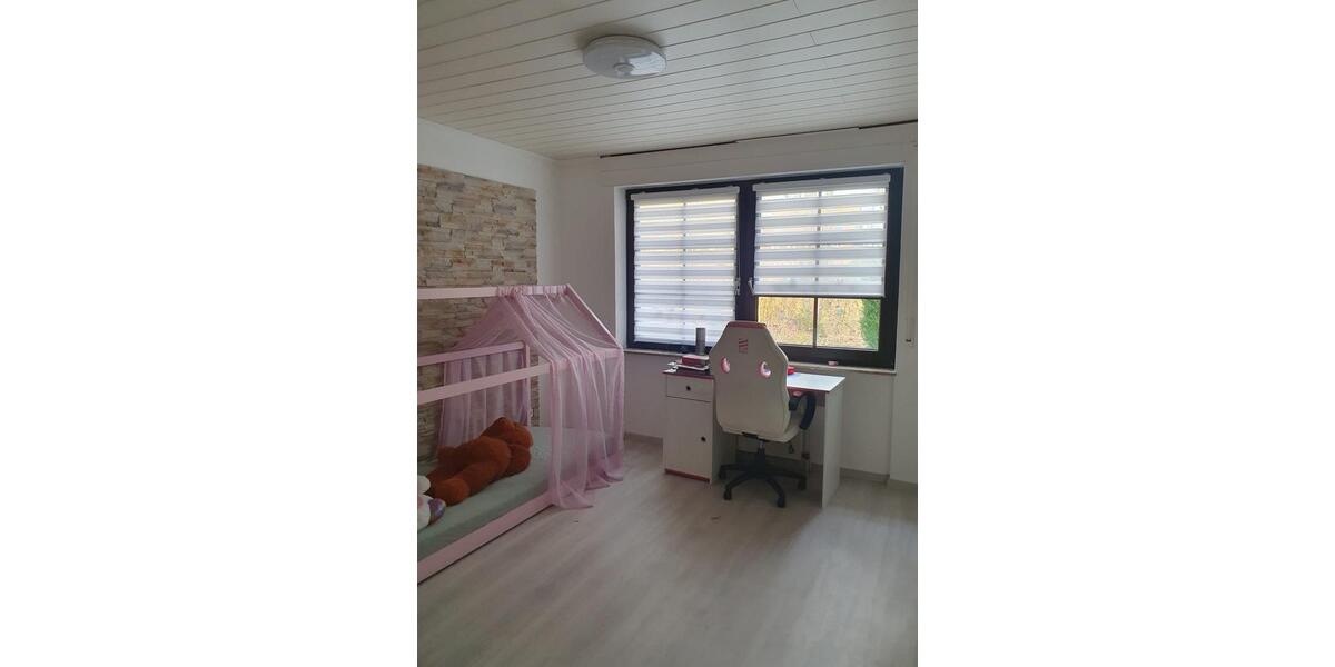 Doppelhaushälfte mal anders! Untere Etage zum Verkauf! 4.5 zimmer