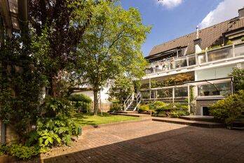 Gelegenheit für Anleger, Family-Office oder Privatier! 2 MFHs auf großem Grundstück mit vielen Möglichkeiten zimmer