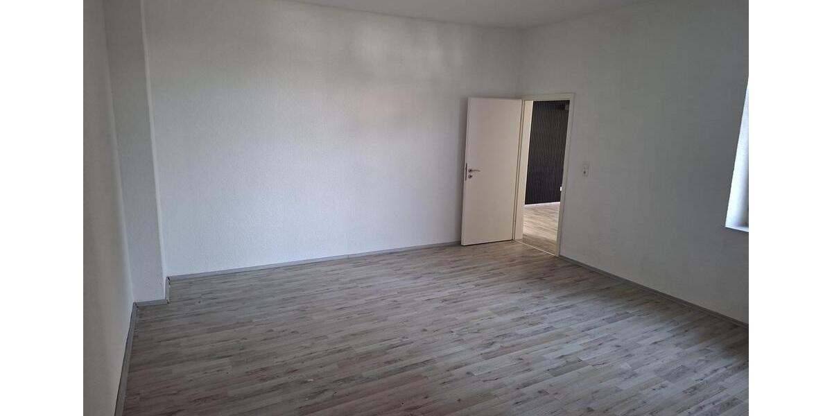 Etagenwohnung Duisburg Mittelmeiderich - 4 Zimmer, 125 m&sup2;, 1.250&euro; | Angebot:25413202