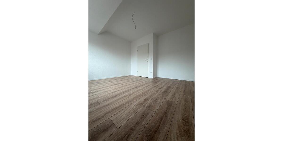 Dachgeschoßwohnung Duisburg Mittelmeiderich - 2 Zimmer, 78 m&sup2;, 900&euro; | Angebot:25790437
