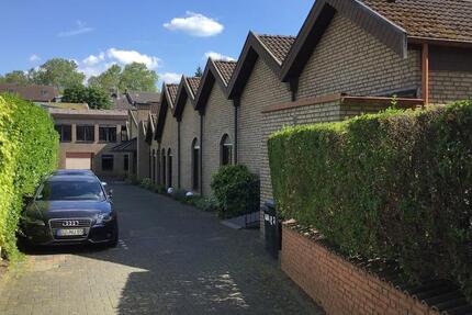 Ein helles Zimmer mit Hochebene im ruhigen Gemeinschaftshaus zimmer