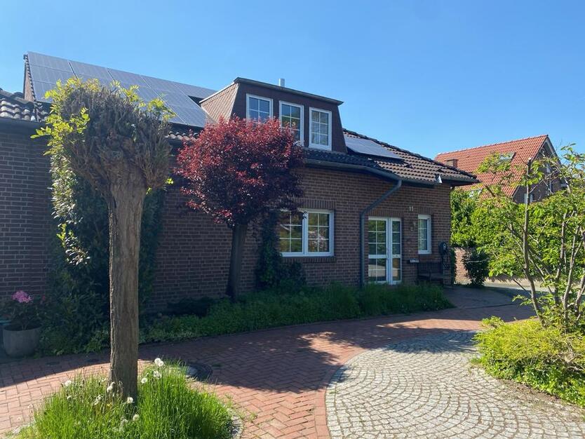 Gepflegtes Einfamilienhaus mit PV-Anlage & Garage in Meerbusch