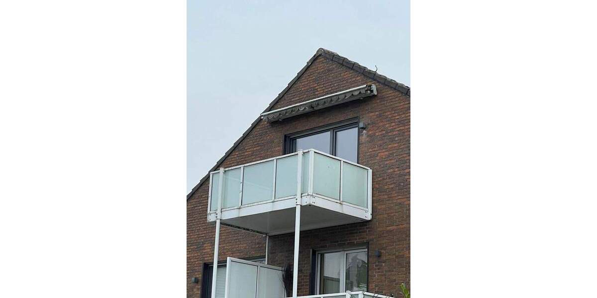 Erstbezug nach Komplettsanierung! Helle 3-Raum Dachgeschosswohnung mit Balkon in zentraler Lage 3 zimmer