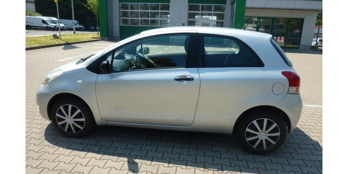 Toyota Yaris 100.000 km 2.850 &euro; Essen 45144