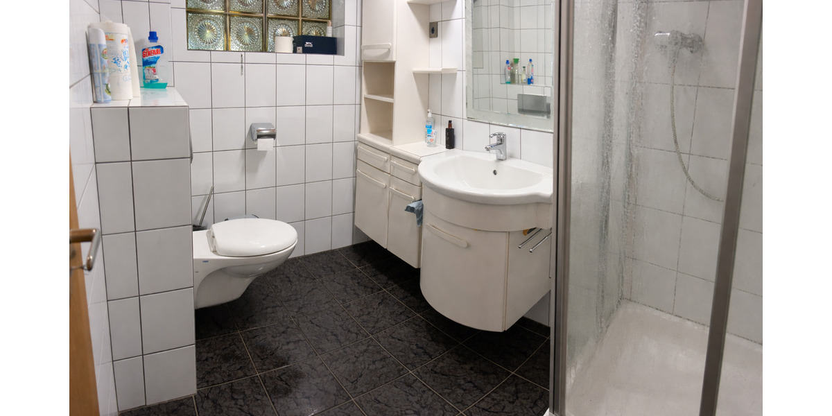 Charaktervolle Doppelhaushälfte mit großem Grundstück 2 zimmer