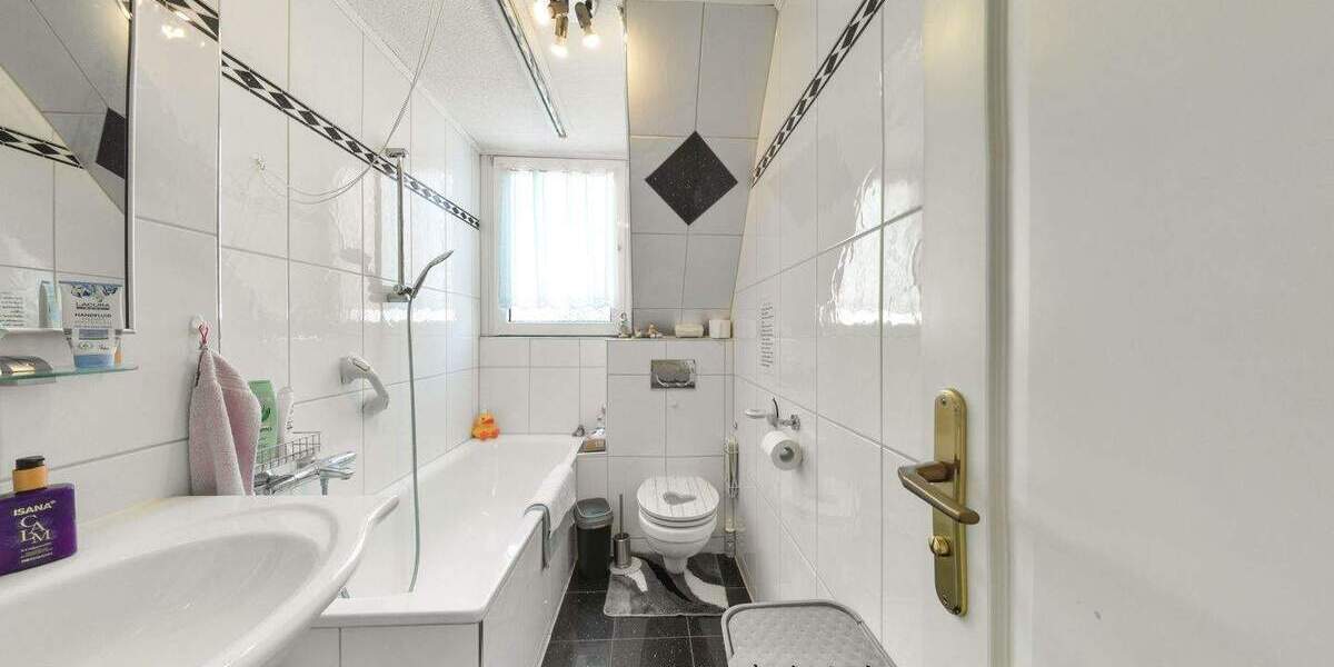 Etagenwohnung Essen Burgaltendorf - 4 Zimmer, 83 m&sup2;, 175.000&euro; | Angebot:24859568