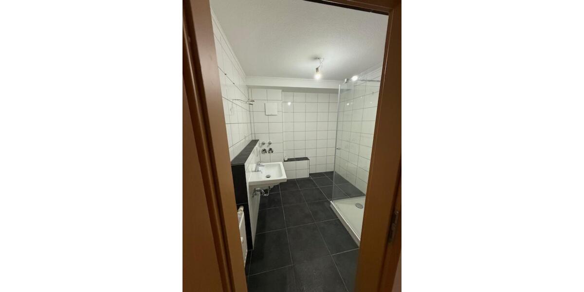 Erstbezug nach Sanierung: 2 Zimmer Souterrain Wohnung in Herne 2.5 zimmer