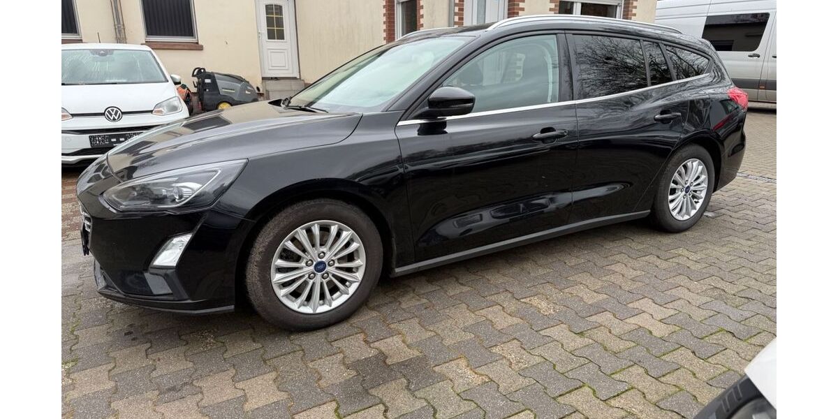 Ford Focus 156.000 km 7.999 &euro; Bottrop 46238