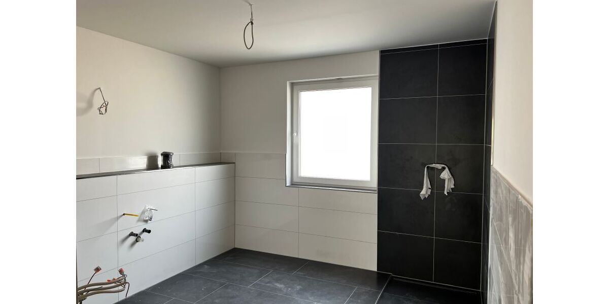 Provisionsfrei* Das letzte EinfamilienhausMittelhaus mit PV+Speicher 10,4 KW+Garage 140m zum Rheinufer Energiebedarf 22,4 kWhm2a - Einfamilienhaus Duisburg Essenberg | Angebot:27447235