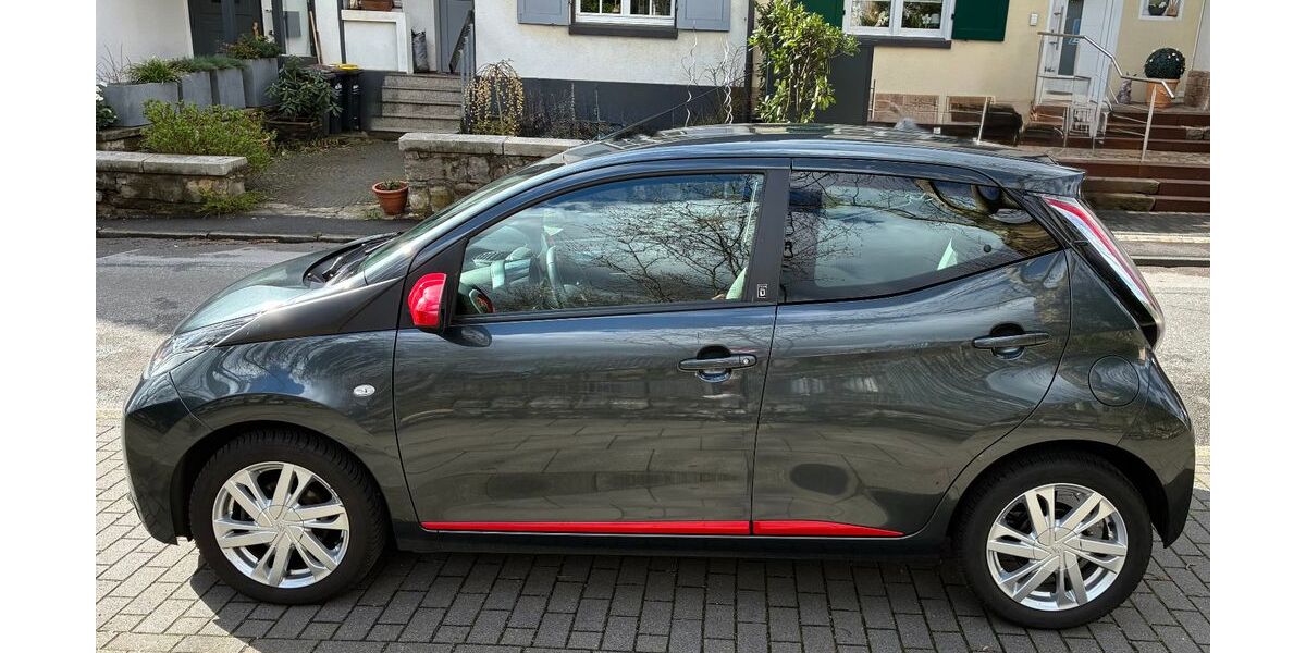 Toyota Aygo (X) 29.100 km 12.100 &euro; Essen 45289