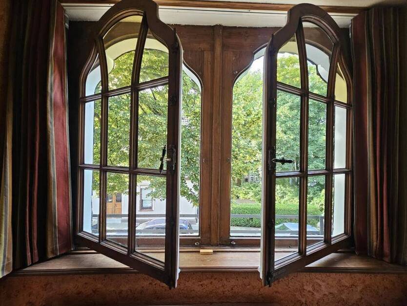 Moderne Architektur trifft auf charmante Baukunst – Häuserensemble aus 2 Einfamilienhäuser, EinliegerWohnung + Fabrikgebäude