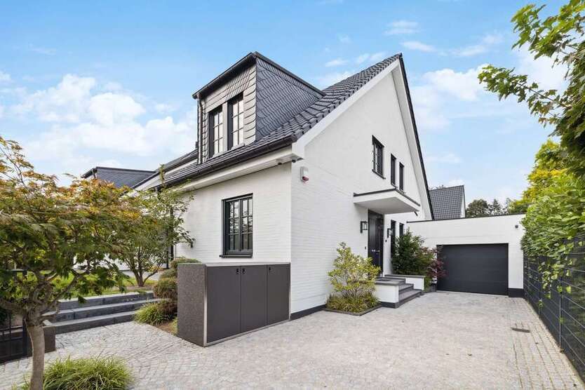 Haus zum Kaufen in Düsseldorf 6.400.000 € 384 m²