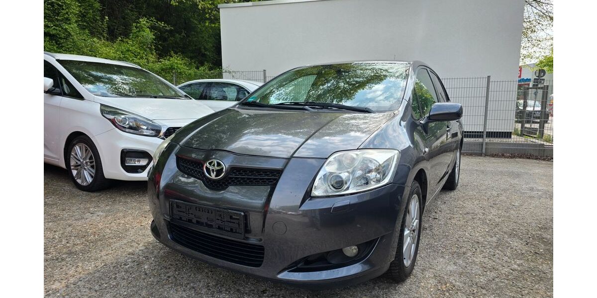 Toyota Auris 124.000 km 6.400 &euro; Essen 45144