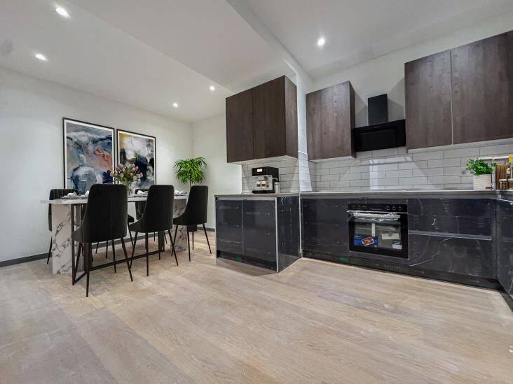 Etagenwohnung Oberhausen Altstadt-Süd - 2 Zimmer, 127 m&sup2;, 1.050&euro; | Angebot:26929888
