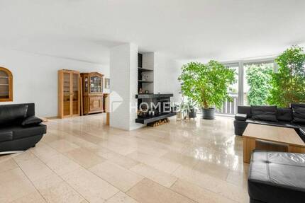 Modernisierte Erdgeschoßwohnung mit Kamin, Massagedusche & privatem Garten - Wohnen mit Stil